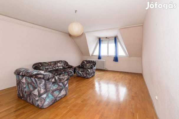 Debrecen, Wesselényi lakótelepen tágas, napfényes lakás eladó