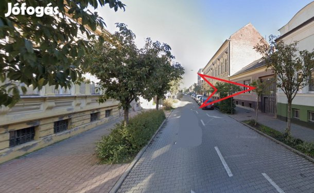 Debrecen, Zsidónegyedben utcafronti házrész eladó