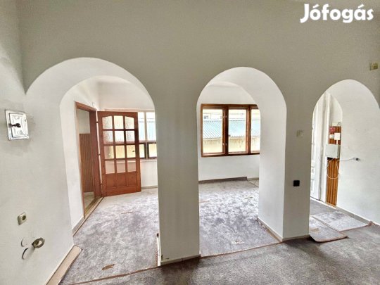 Debrecen belvárosában ritka befektetési lehetőség Fórum, Párizsi Udv