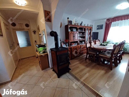 Debrecen családi házas övezetében ház eladó!