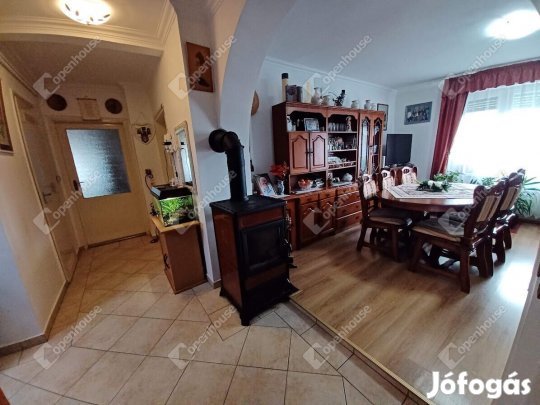 Debrecen családi házas övezetében ház eladó!