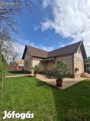 Debrecen,családiházas övezetben közel belvároshoz ház eladó