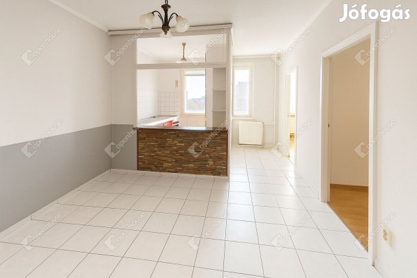 Debrecen kedvelt városrészén társasházi lakás eladó!