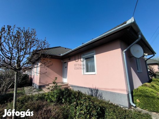 Debrecen közkedvelt agglomerációjában Ebesen, 2006-os építésű, 3 szoba