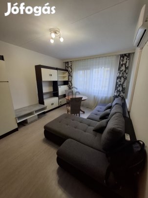 Debrecen közkedvelt részén, a Sinai Miklós utcában eladó egy 35 m-es,