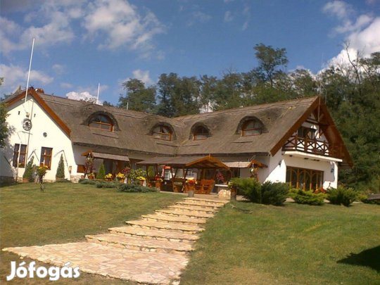 Debrecen mellett 6 szobás, wellness-es, felszerelt fogadó eladó!