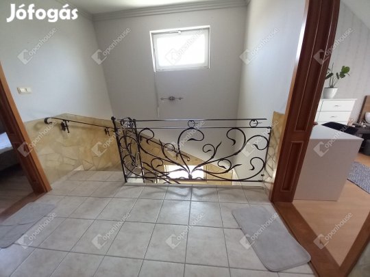 Debrecen szívében ikerház eladó a közkedvelt Köntöskert városrészben