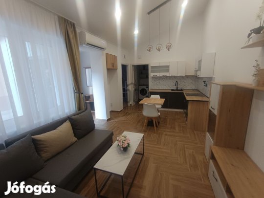 Debrecen szívében különálló kis ház garázzsal  ritka lehetőség a belv