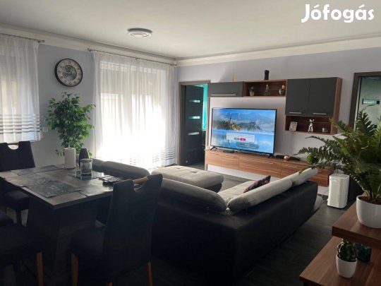 Debrecen tégla lakás,garázs és minden berendezés az árban