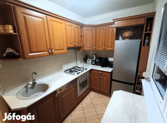 Debrecenben, Belvárosban, 68nm-es, 3+ 1 félszobás, loggiás lakás!