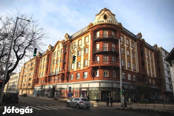 Debrecenben, Belvárosban, 93nm-es, 3 szobás, erkélyes téglalakás!