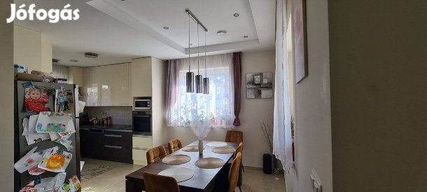 Debrecenben, Gesztenye lakóparkban a Lencz-telep elején , 110 nm-es,