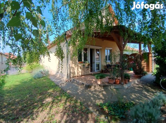 Debrecenben, Nagysándortelep városrészen egy 98nm-es családi ház!