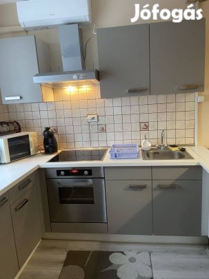 Debrecenben, Tócóskertben, 54nm-es, jó állapotú, erkélyes lakás!