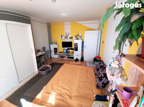 Debrecenben, Tócóskertben, 61nm-es, loggiás,10.emeleti lakás!