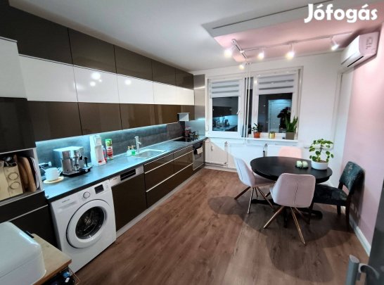 Debrecenben, Tócóskertben, 63nm-es, felújított, erkélyes lakás!