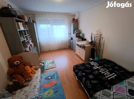 Debrecenben, Tócóskertben, 9.emeleti, 2 szobás, erkélyes lakás!