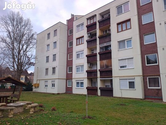 Debrecenben, Vezér lakótelepen, földszintes, loggiás 60nm-es lakás!