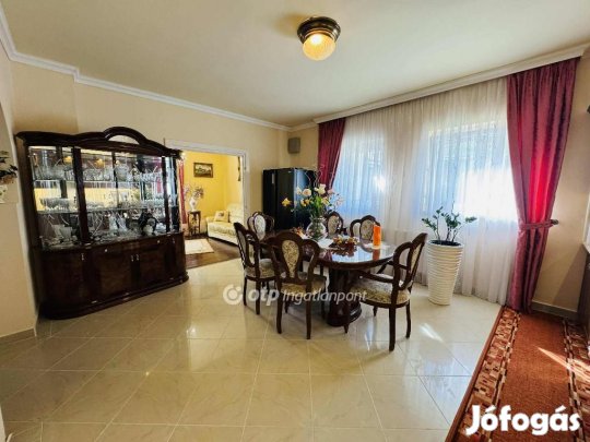 Debreceni 135 nm-es ház eladó