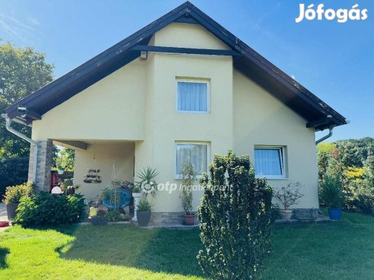 Debreceni 135 nm-es ház eladó