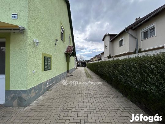 Debreceni 180 nm-es ház eladó