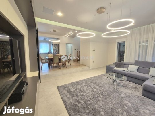 Debreceni 180 nm-es ház eladó