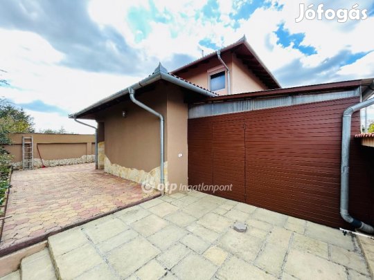 Debreceni 189 nm-es ház eladó
