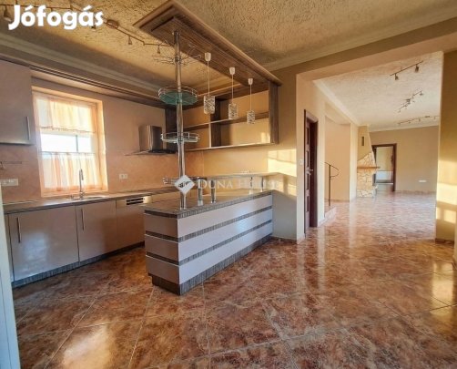 Debreceni 197 nm-es ház eladó