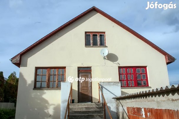 Debreceni 200 nm-es ház eladó
