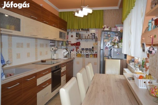 Debreceni 240 nm-es ház eladó