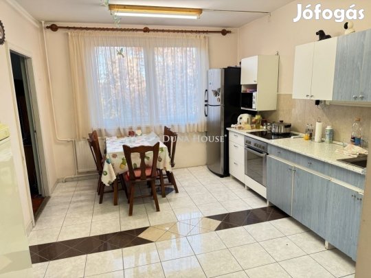 Debreceni 54 nm-es lakás eladó