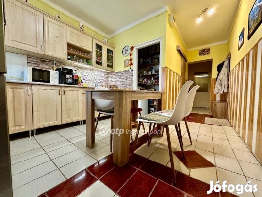 Debreceni 56 nm-es lakás eladó