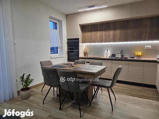 Debreceni 62 nm-es lakás kiadó