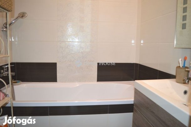 Debreceni 65 nm-es lakás eladó