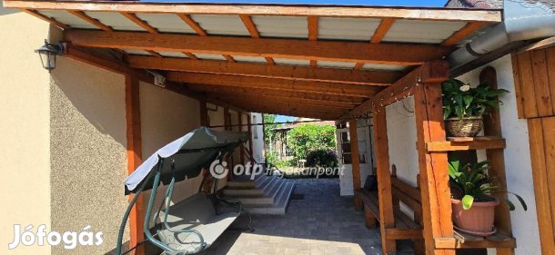 Debreceni 70 nm-es ház eladó