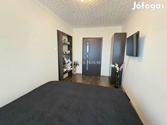 Debreceni 70 nm-es lakás eladó