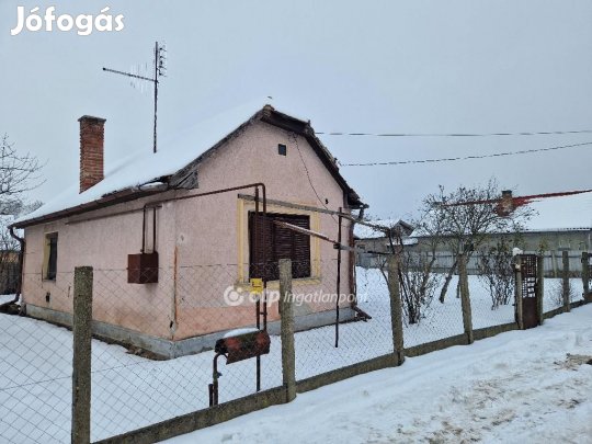 Debreceni 754 nm-es telek eladó