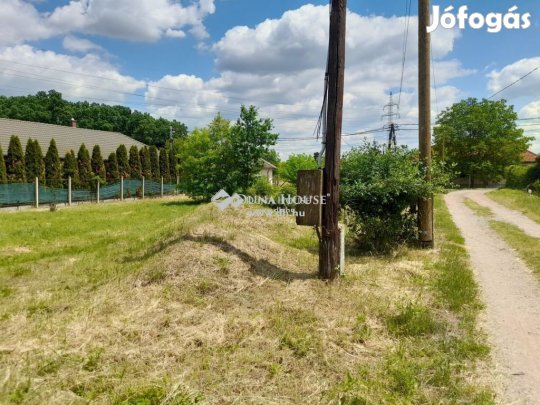 Debreceni 775 nm-es telek eladó