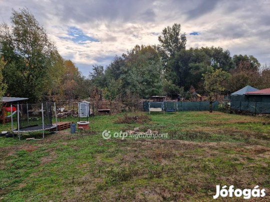 Debreceni 829 nm-es telek eladó