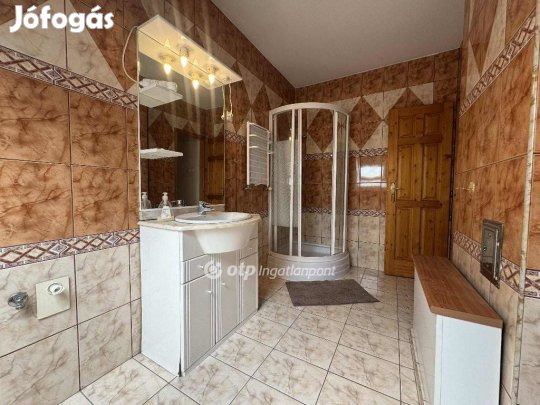 Debreceni 95 nm-es lakás eladó