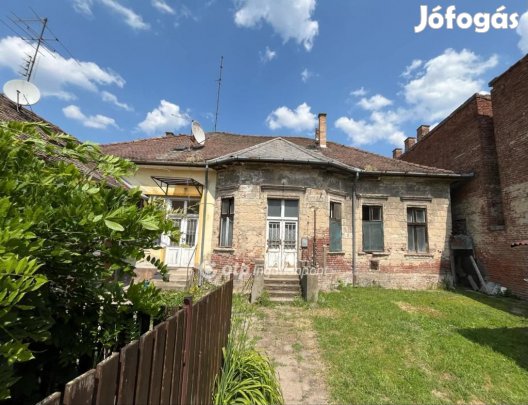 Debreceni eladó 104 nm-es lakás