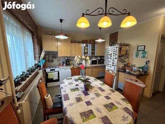 Debreceni eladó 180 nm-es ház