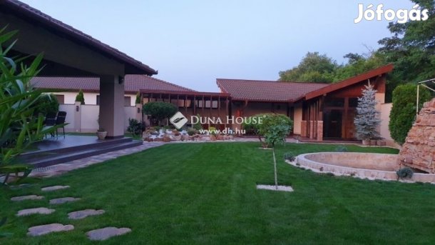 Debreceni eladó 206 nm-es ház