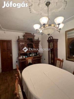 Debreceni eladó 210 nm-es ház