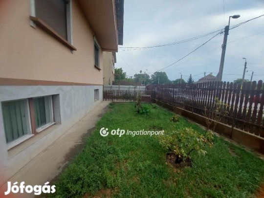 Debreceni eladó 248 nm-es ház