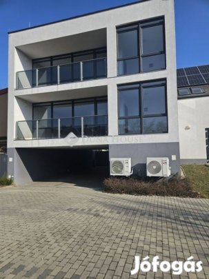 Debreceni eladó 326 nm-es lakás