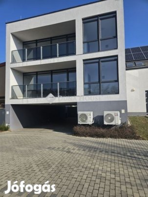 Debreceni eladó 326 nm-es lakás