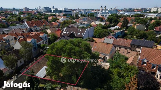 Debreceni eladó 453 nm-es telek