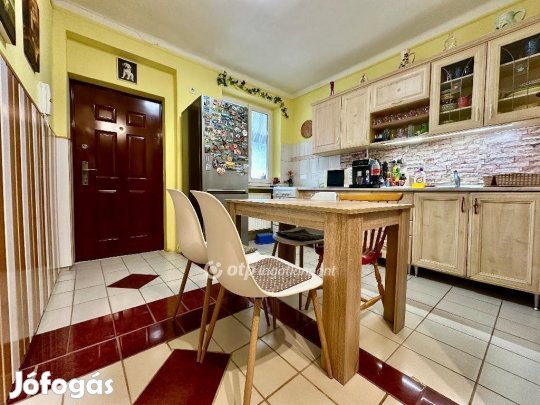 Debreceni eladó 56 nm-es lakás