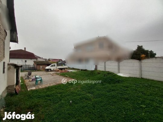 Debreceni eladó 655 nm-es telek